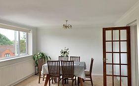 Stratford Upon Avon: 2 Bed Town Centre Apartment, Parking For One Car